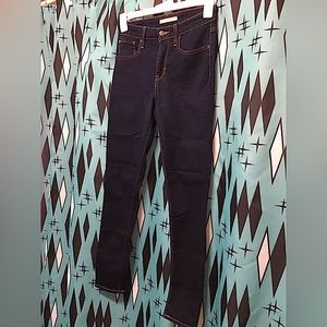 Levi’s 721 High Rise Skinny Dark Wash-sz 27